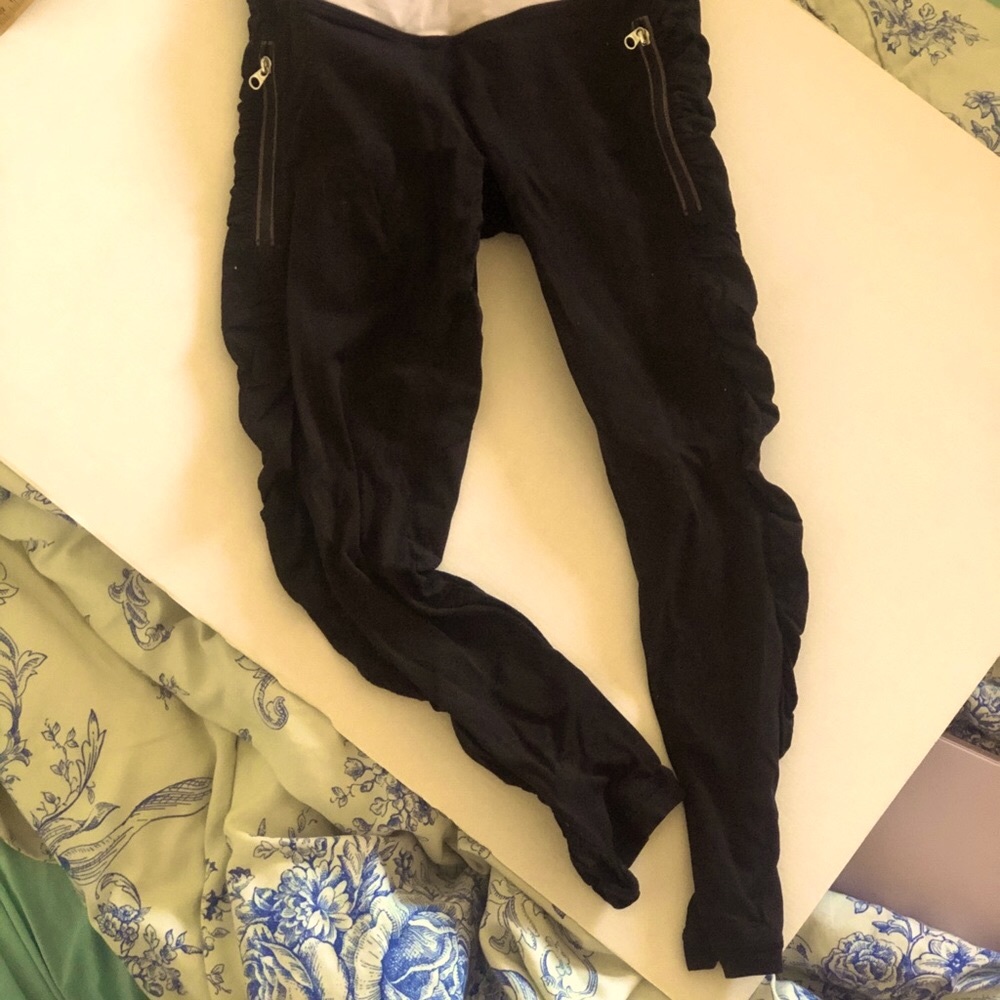 Lululemon Capris Cropped Run Inspire Pale Pink Waistband
